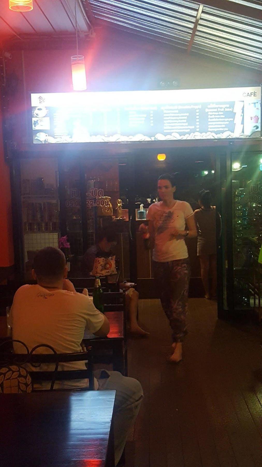 经济客房酒店 素叻他尼 外观 照片